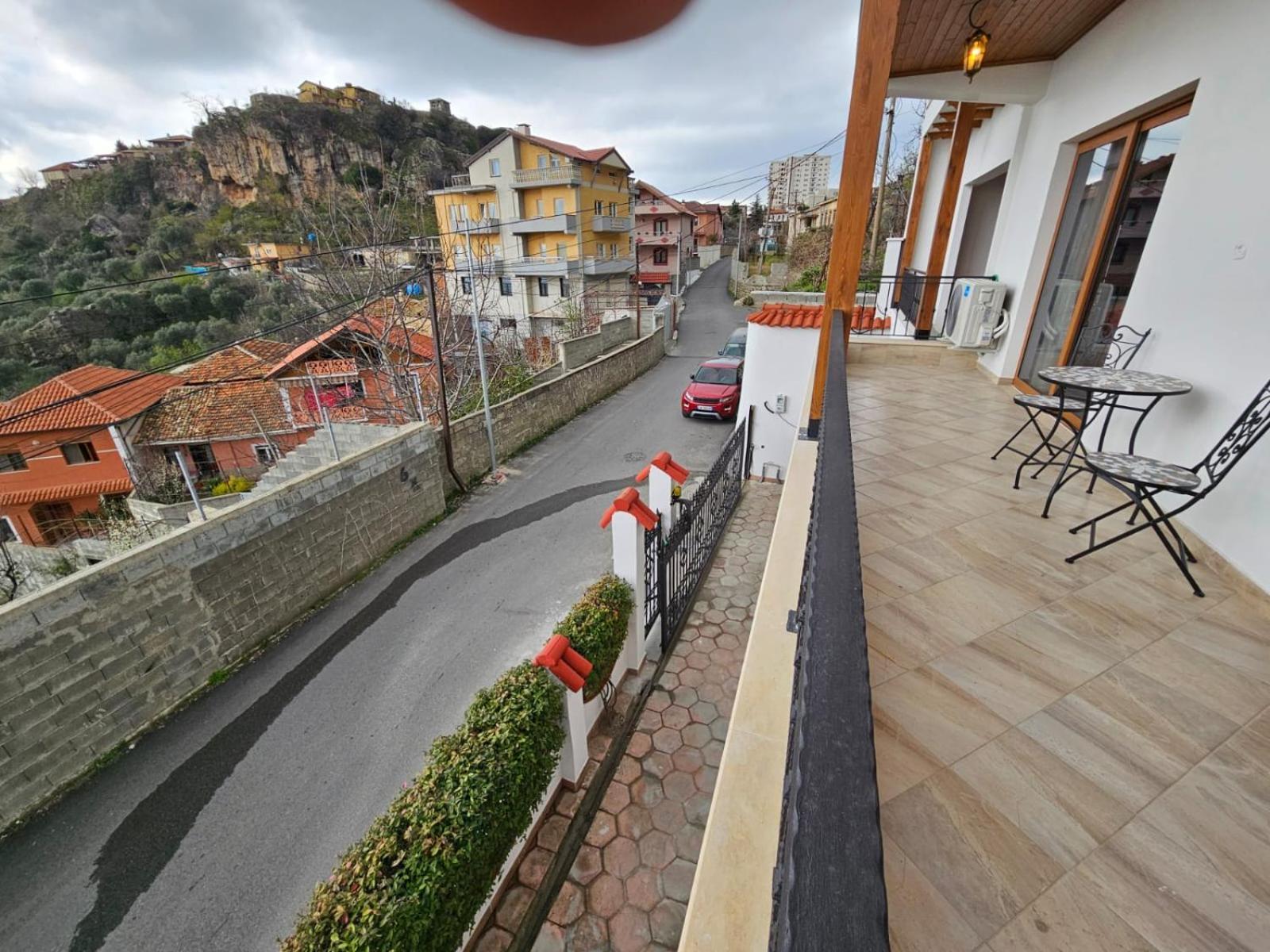 Vila Dani Near Castle And Old Bazar Krujë Esterno foto